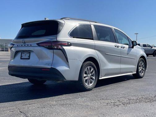 2022 Toyota Sienna XLE 7 Passenger