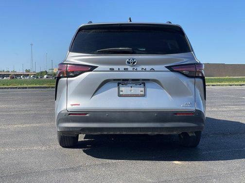 2022 Toyota Sienna XLE 7 Passenger