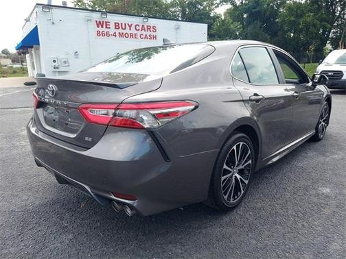 Photo 4 of 20 of 2019 Toyota Camry SE