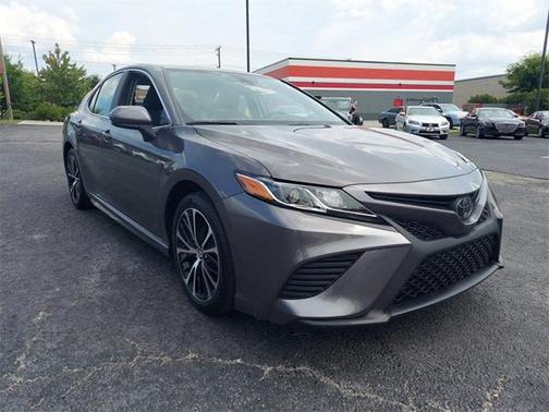 Photo 3 of 20 of 2019 Toyota Camry SE