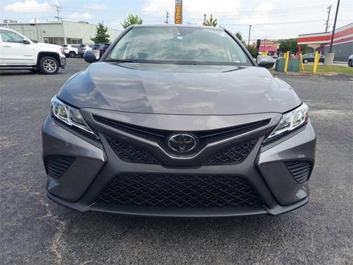 Photo 2 of 20 of 2019 Toyota Camry SE