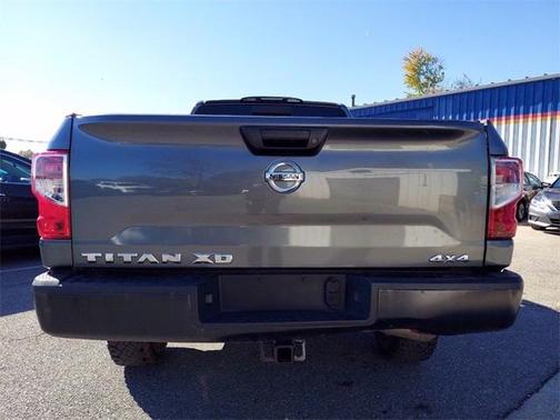 Photo 5 of 26 of 2017 Nissan Titan XD S