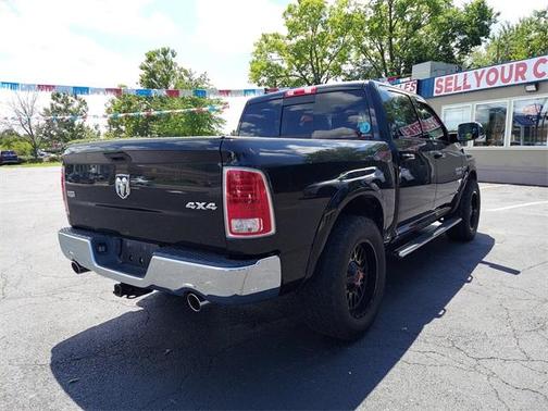 Photo 4 of 28 of 2015 RAM 1500 Laramie