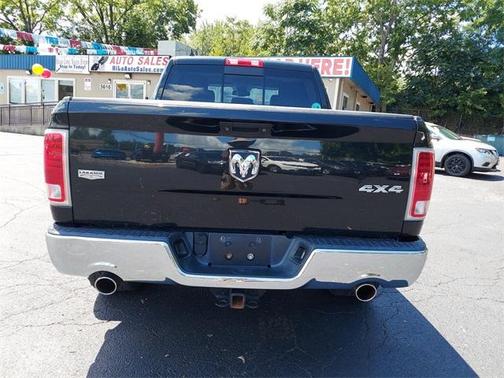 Photo 5 of 28 of 2015 RAM 1500 Laramie