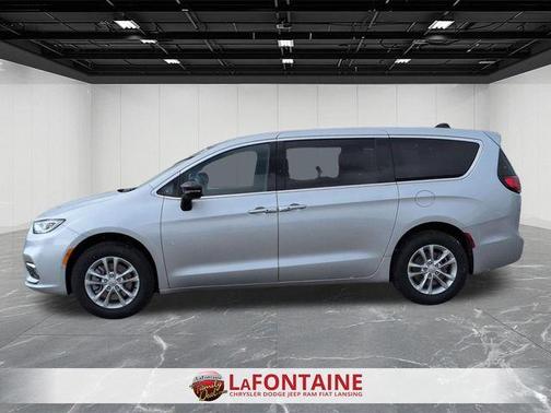 Silver Mist Clearcoat 2026 Chrysler Pacifica Select