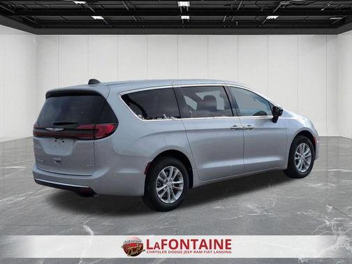 Silver Mist Clearcoat 2026 Chrysler Pacifica Select