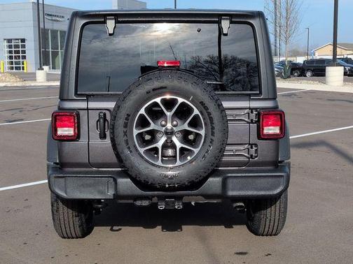 Granite Crystal Clearcoat Metallic 2026 Jeep Wrangler Sport