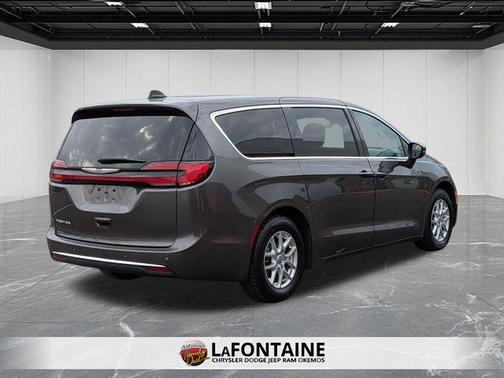 Granite Crystal Clearcoat Metallic 2023 Chrysler Pacifica Touring-L
