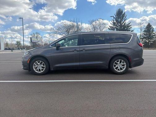 2023 Chrysler Pacifica Touring-L