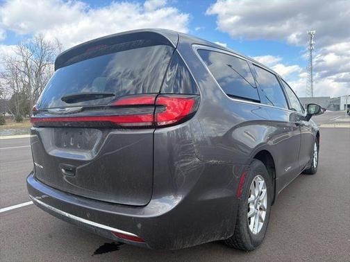 2023 Chrysler Pacifica Touring-L