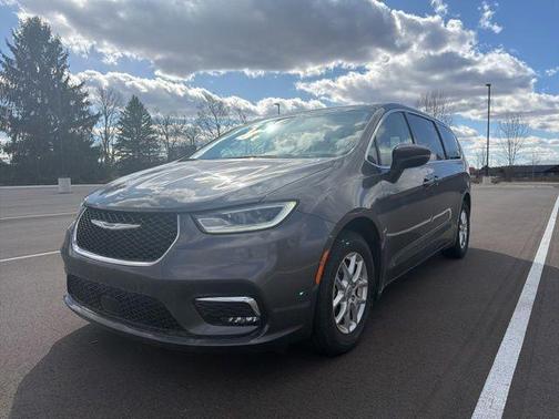 2023 Chrysler Pacifica Touring-L