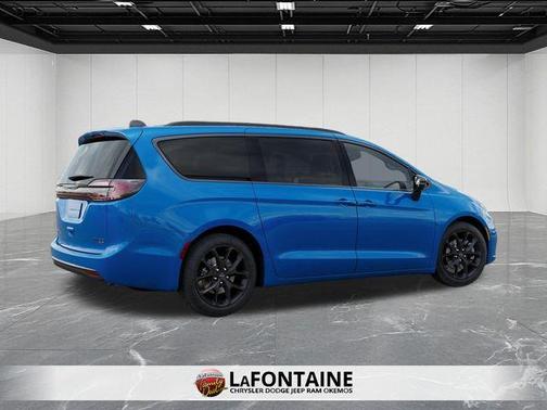 Hydro Blue Pearlcoat 2026 Chrysler Pacifica Limited