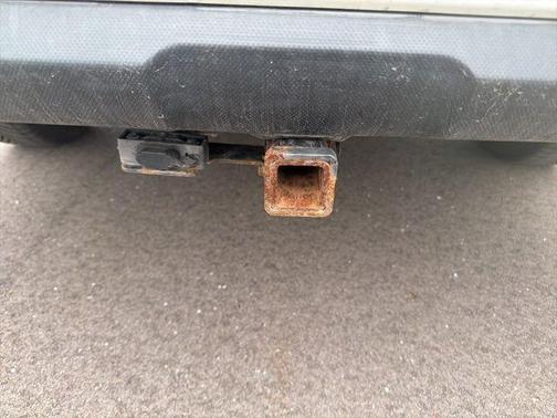 White 2017 Subaru Outback 2.5i Limited