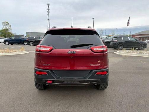 Deep Cherry Red Crystal Pearlcoat 2017 Jeep Cherokee Trailhawk