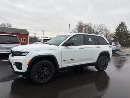 2025 Jeep Grand Cherokee Laredo