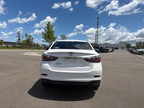 Frost 2019 Toyota Yaris Sedan LE