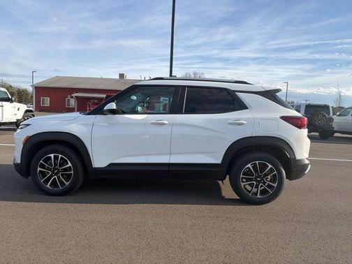 Summit White 2025 Chevrolet Trailblazer LT