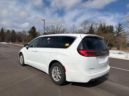 2024 Chrysler Pacifica Touring-L