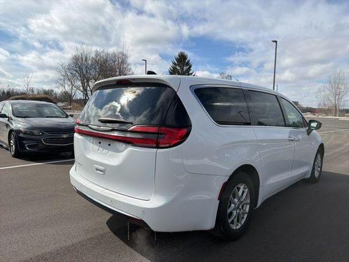 2024 Chrysler Pacifica Touring-L