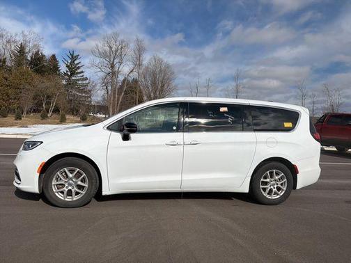 2024 Chrysler Pacifica Touring-L