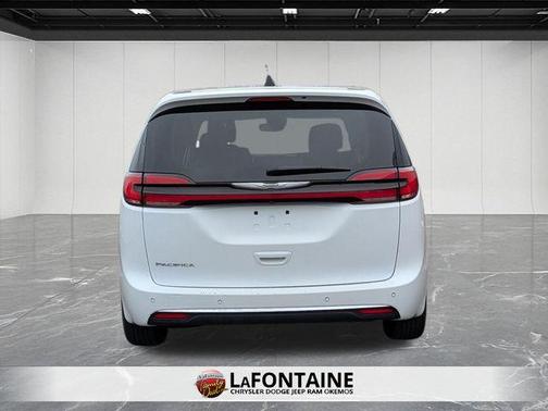 2023 Chrysler Pacifica Touring-L