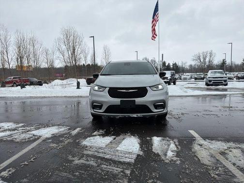 2024 Chrysler Pacifica Touring-L