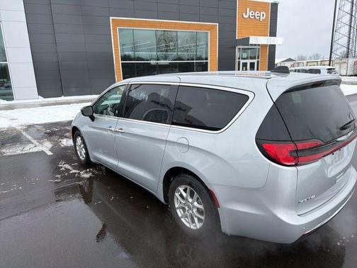 2024 Chrysler Pacifica Touring-L