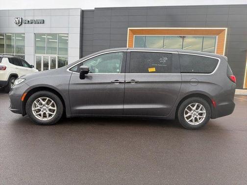 2023 Chrysler Pacifica Touring-L
