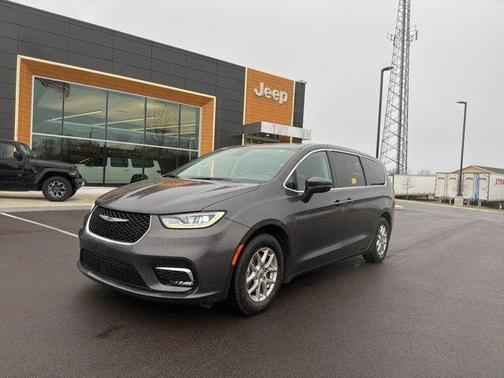 2023 Chrysler Pacifica Touring-L