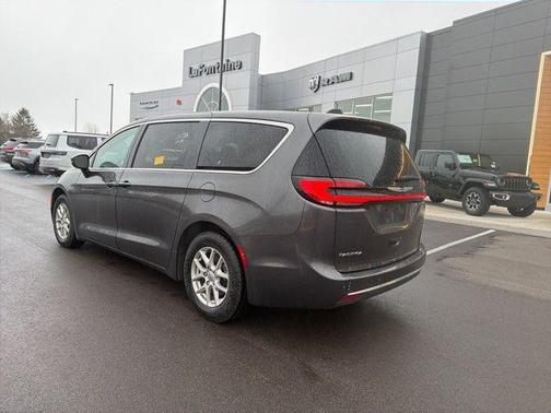 2023 Chrysler Pacifica Touring-L