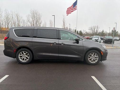 2023 Chrysler Pacifica Touring-L