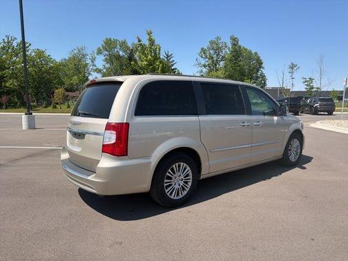 Cashmere Pearl 2013 Chrysler Town & Country Touring-L