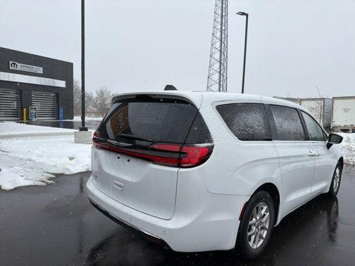 2024 Chrysler Pacifica Touring-L