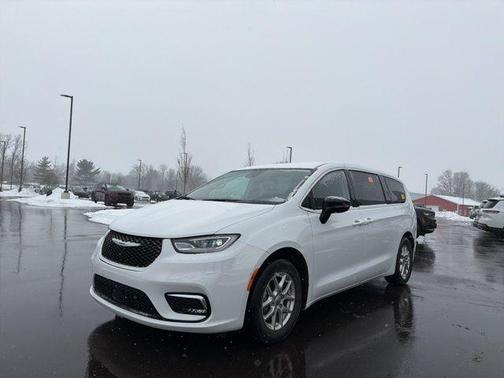 2024 Chrysler Pacifica Touring-L