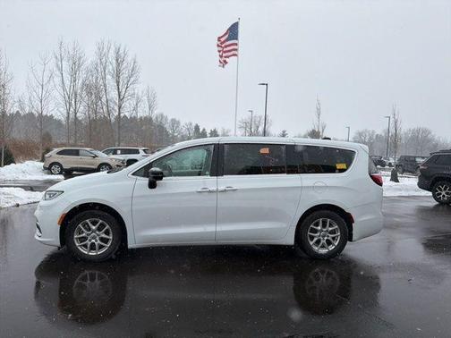 2024 Chrysler Pacifica Touring-L