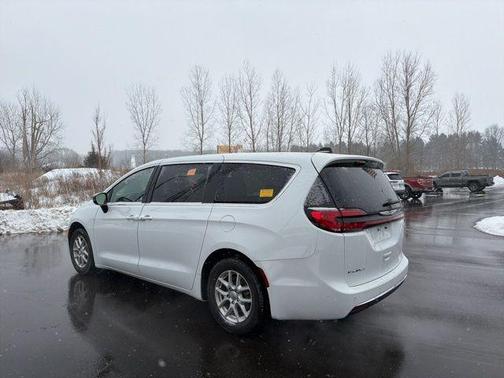 2024 Chrysler Pacifica Touring-L