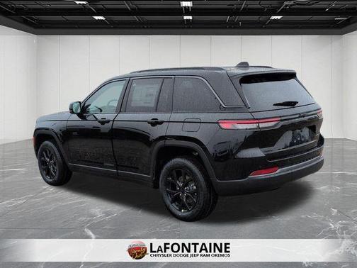 Diamond Black 2026 Jeep Grand Cherokee Laredo
