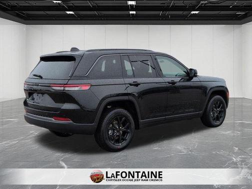 Diamond Black 2026 Jeep Grand Cherokee Laredo