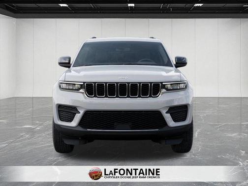 Bright White Clearcoat 2026 Jeep Grand Cherokee Laredo
