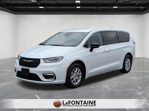 Bright White Clearcoat 2024 Chrysler Pacifica Touring-L