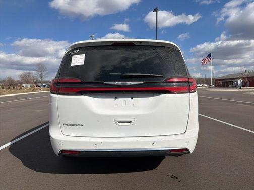 2024 Chrysler Pacifica Touring-L
