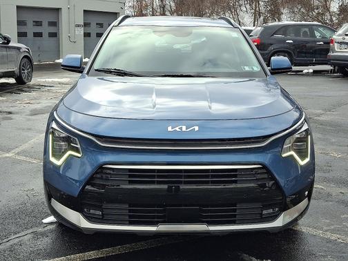 2023 Kia Niro Plug-In Hybrid SX Touring