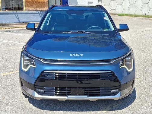 2023 Kia Niro Plug-In Hybrid SX Touring