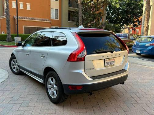Silver 2010 Volvo XC60 3.2