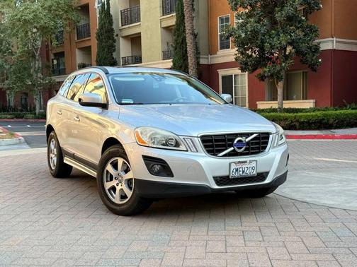 Silver 2010 Volvo XC60 3.2