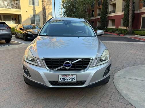 Silver 2010 Volvo XC60 3.2