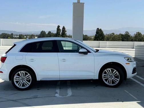 Ibis White 2018 Audi Q5 2.0T Tech Premium