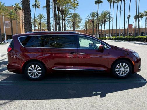 2018 Chrysler Pacifica Touring-L