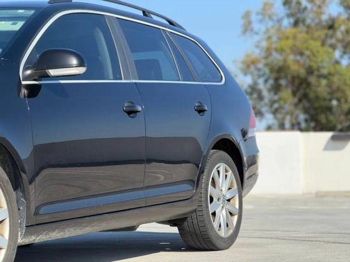Black Uni 2014 Volkswagen Jetta SportWagen DSG TDI w/Sunroof