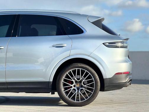Dolomite Silver Metallic 2020 Porsche Cayenne S